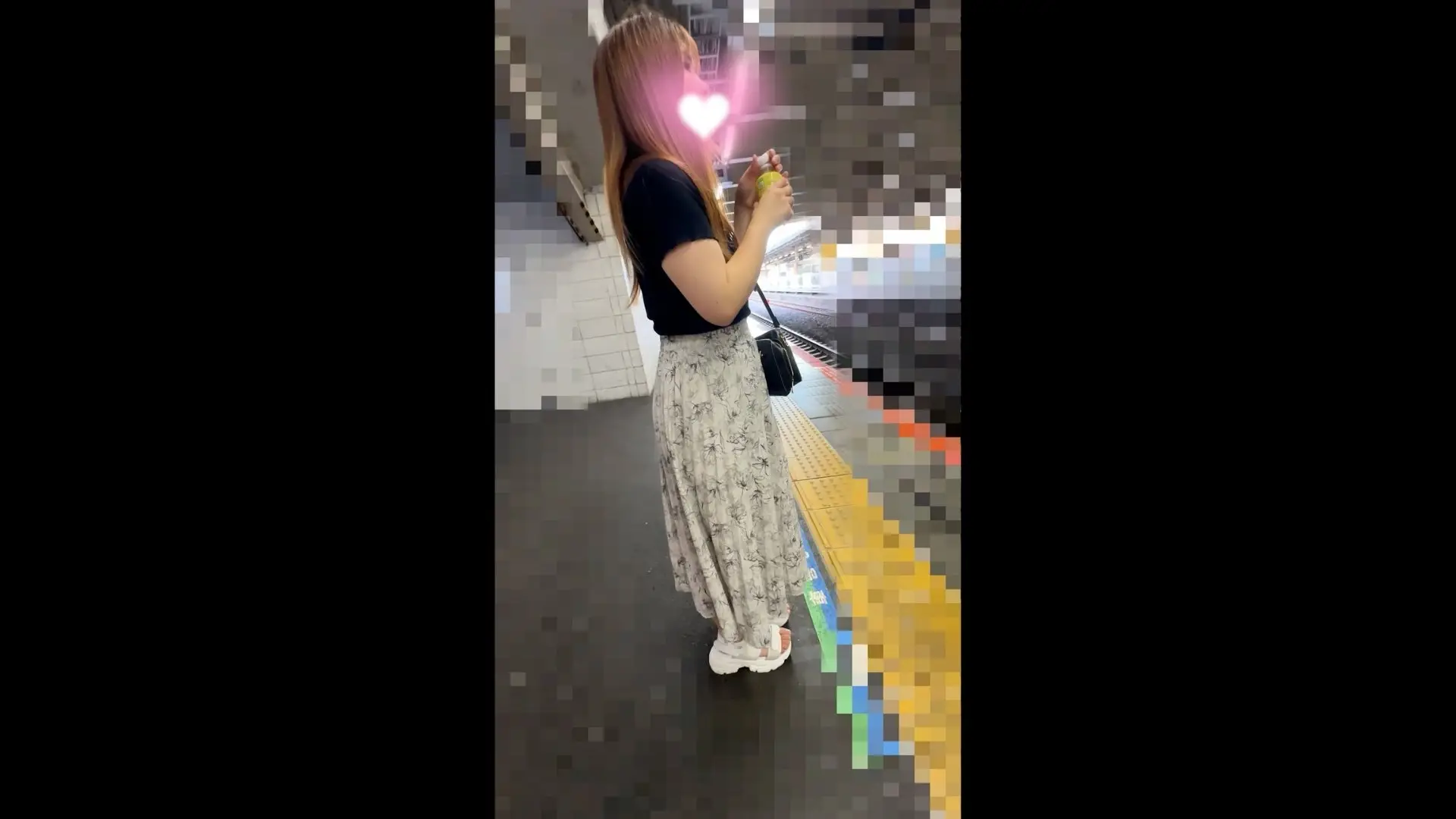 [乗車記録176]ボロンとブラから溢れた茶髪ロングのスラパイ爆乳