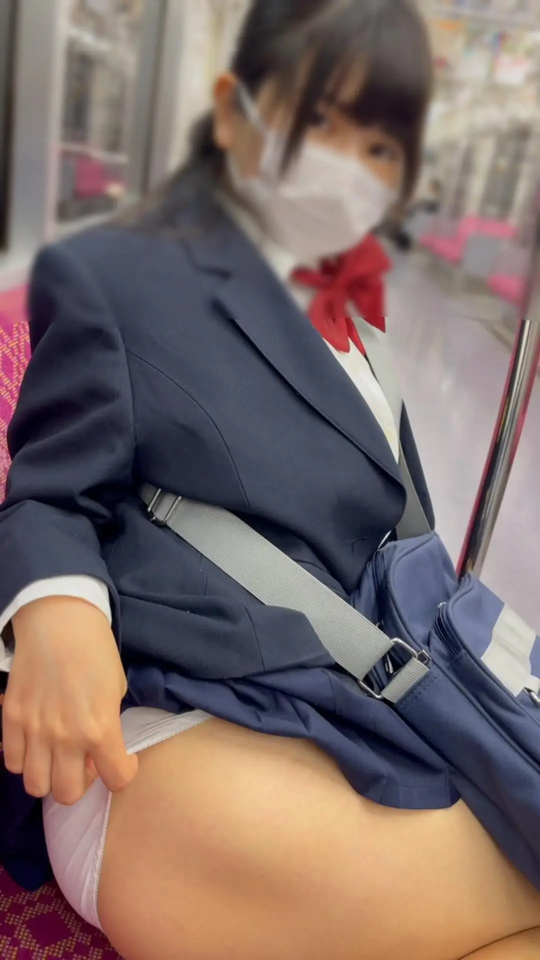 JK盗撮日記136　真面目なクラスの委員長のあの子が電車内であんな事やこんな事をしていたので盗撮【※完全主観35分超撮影】　