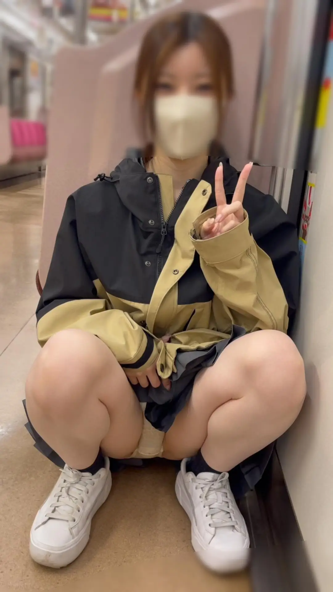 JD盗撮日記47　流石に可愛すぎない！？続・超オススメ！！大人気女優級の激カワ色白美白JDを電車内とトイレ内で盗撮【※22分超撮