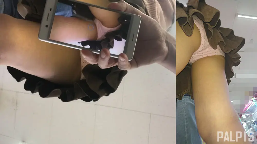 棒脚可愛い女の子を移動しながらパシャリ