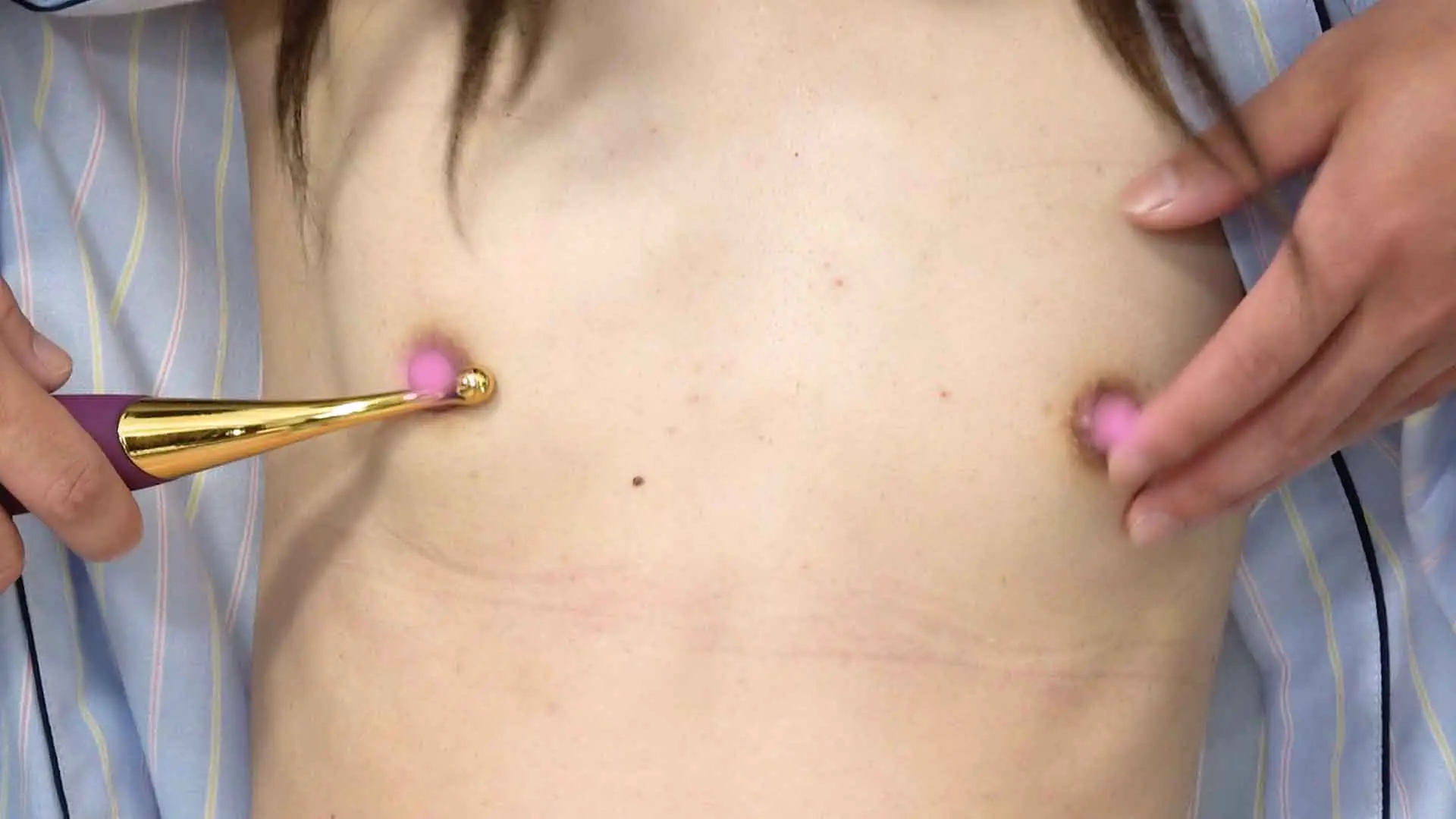 【色白】清楚黒髪女子大生｡美乳を揉みしだきパンチラ撮影｡乳首弄りで絶頂させる｡研修医も混ぜて複数揉み