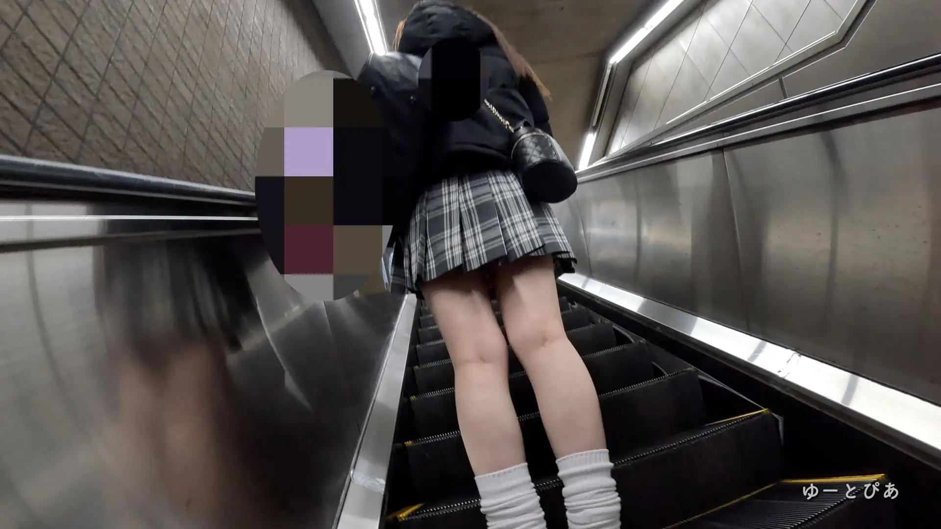【今年度最優秀映像候補】見える所全てヌけるJ⚪︎ちゃん！生おパンから尻・脚まで国宝確定！ 画像 1