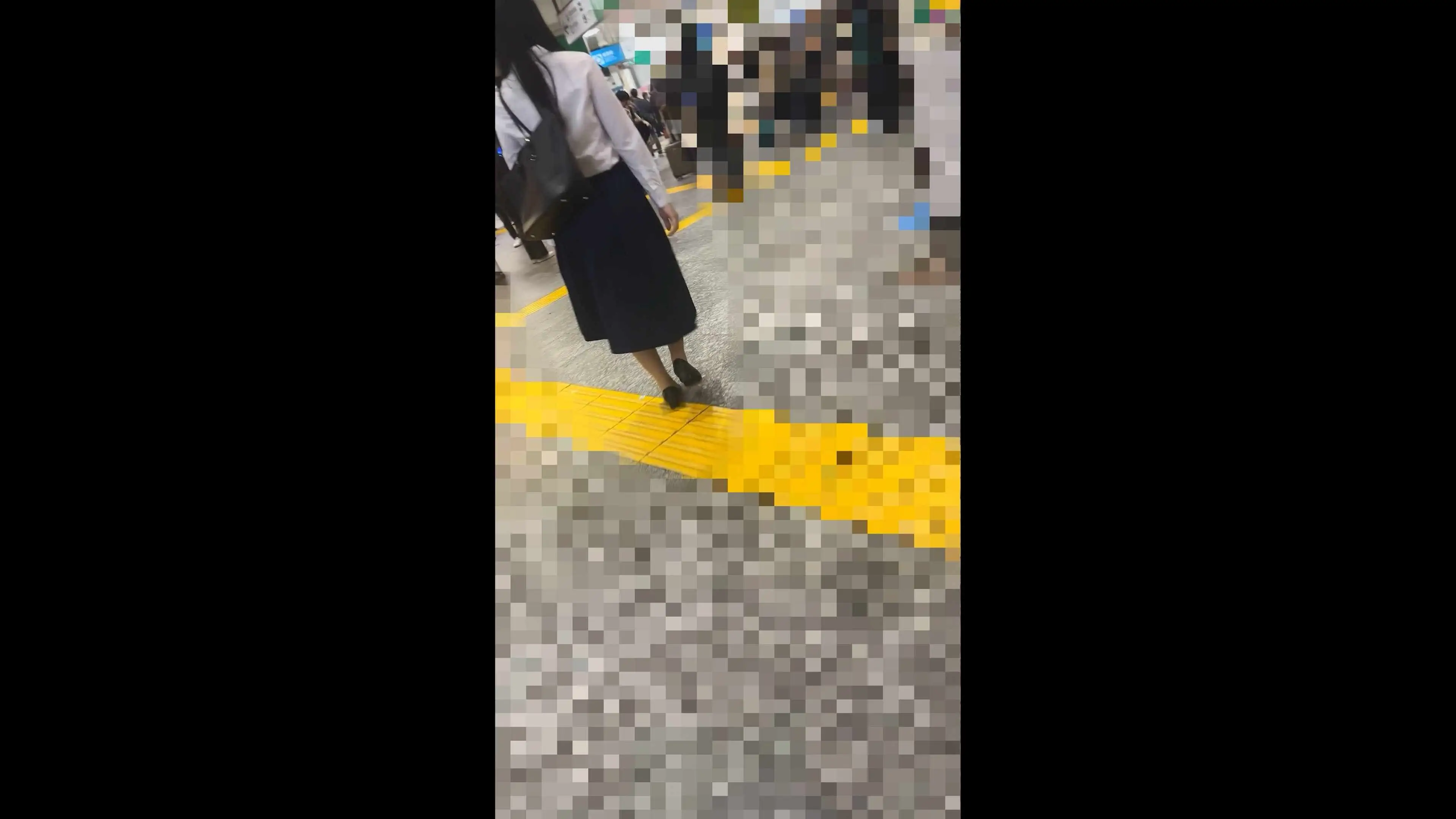 [乗車記録171/清楚OLの聖域蹂躙]清楚OLの聖域蹂躙。黒髪ロングに白シャツの規律と、その脚を包むパンストを引き裂き純白の最深