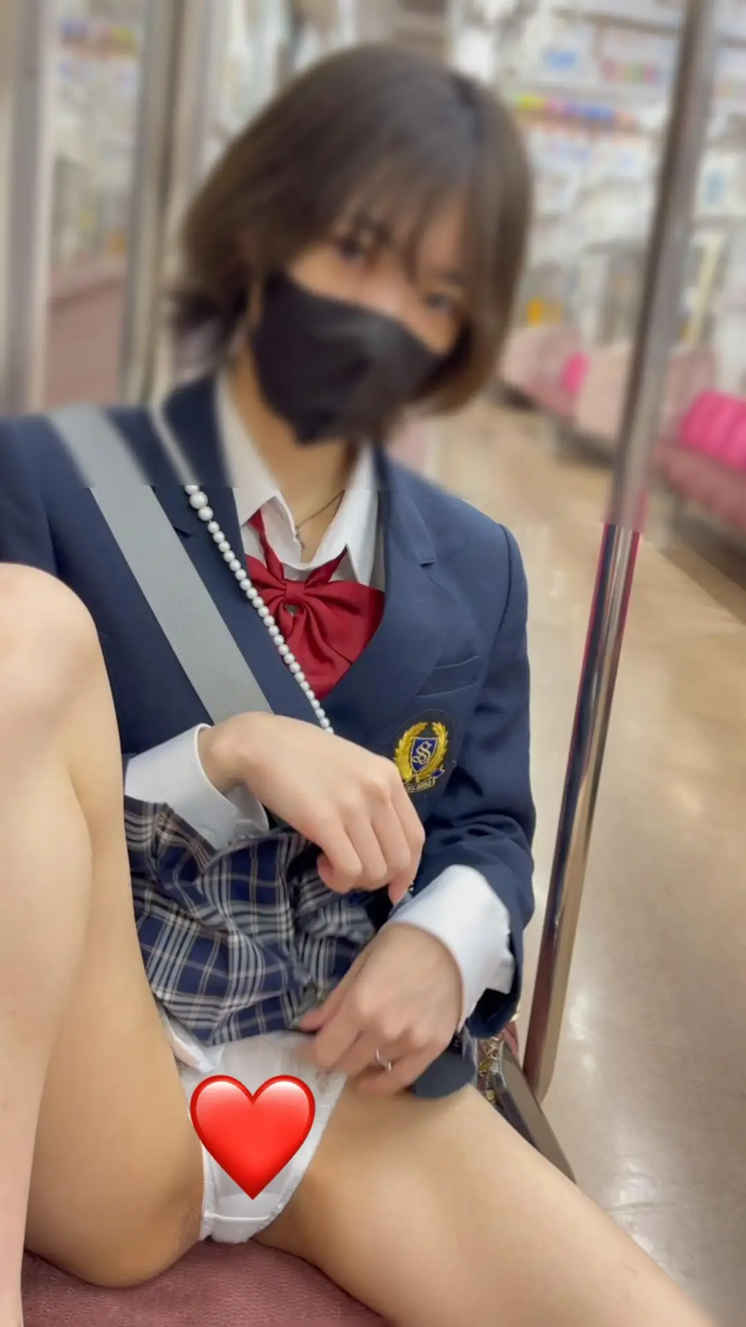 JK盗撮日記143　スタイル抜群のあの子が再び登場！！元派手髪の激カワ美脚JKを電車内とトイレ内で盗撮【※完全主観27分超撮影】