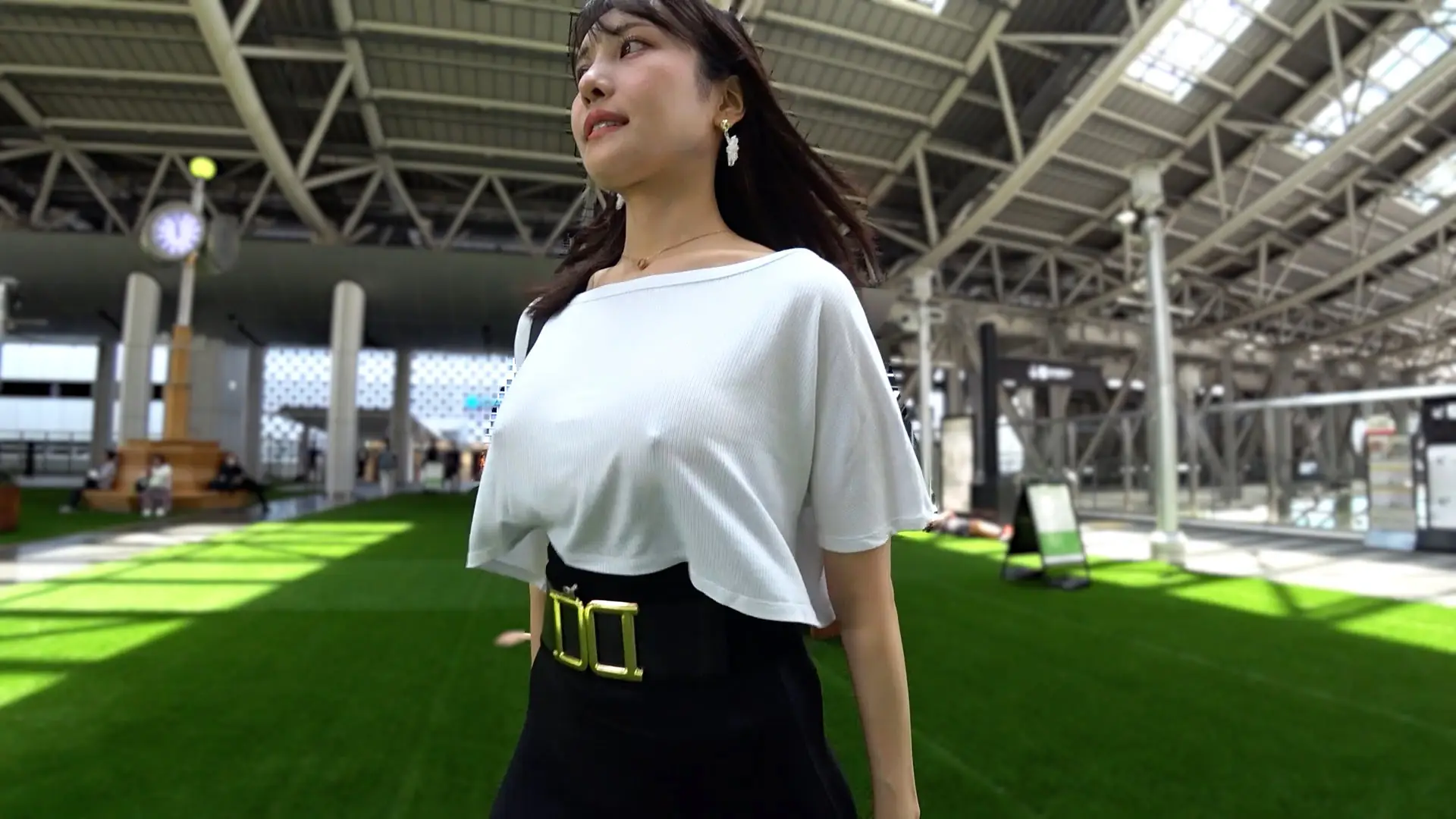 【フル顔出し】芸能級美女が勃起乳首丸出し＆食い込みTバックでエロス全開!!シコリティ全振りの限界突破確定作品!!【前編】