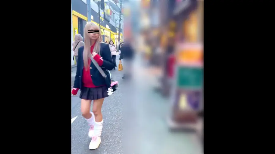 [4K]SギャルJ〇最大のめくりでどすけべキャラぱん！でも周りバレ（汗）