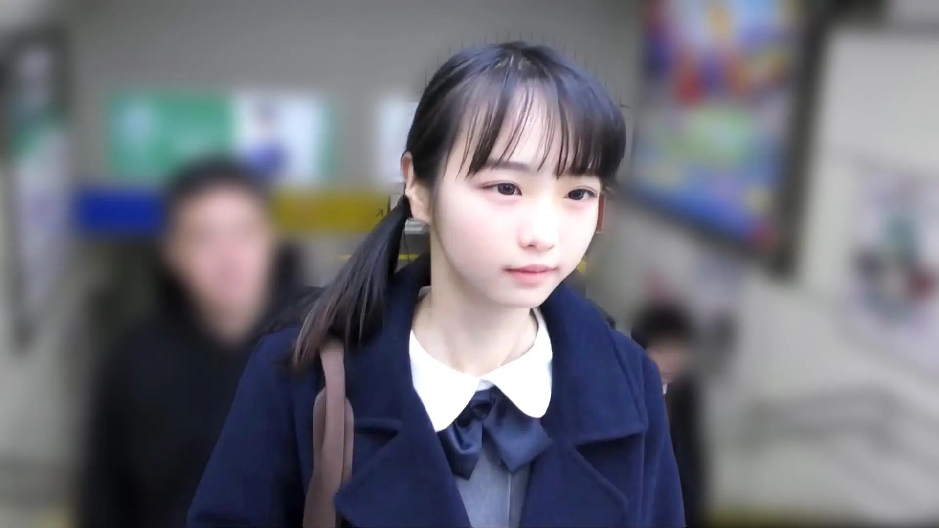 《奇跡の原石美少女》【ゆず故障】★日本人離れした8頭身&神くびれボディ★剛毛を掻き分け潮吹きマンコに生中出し