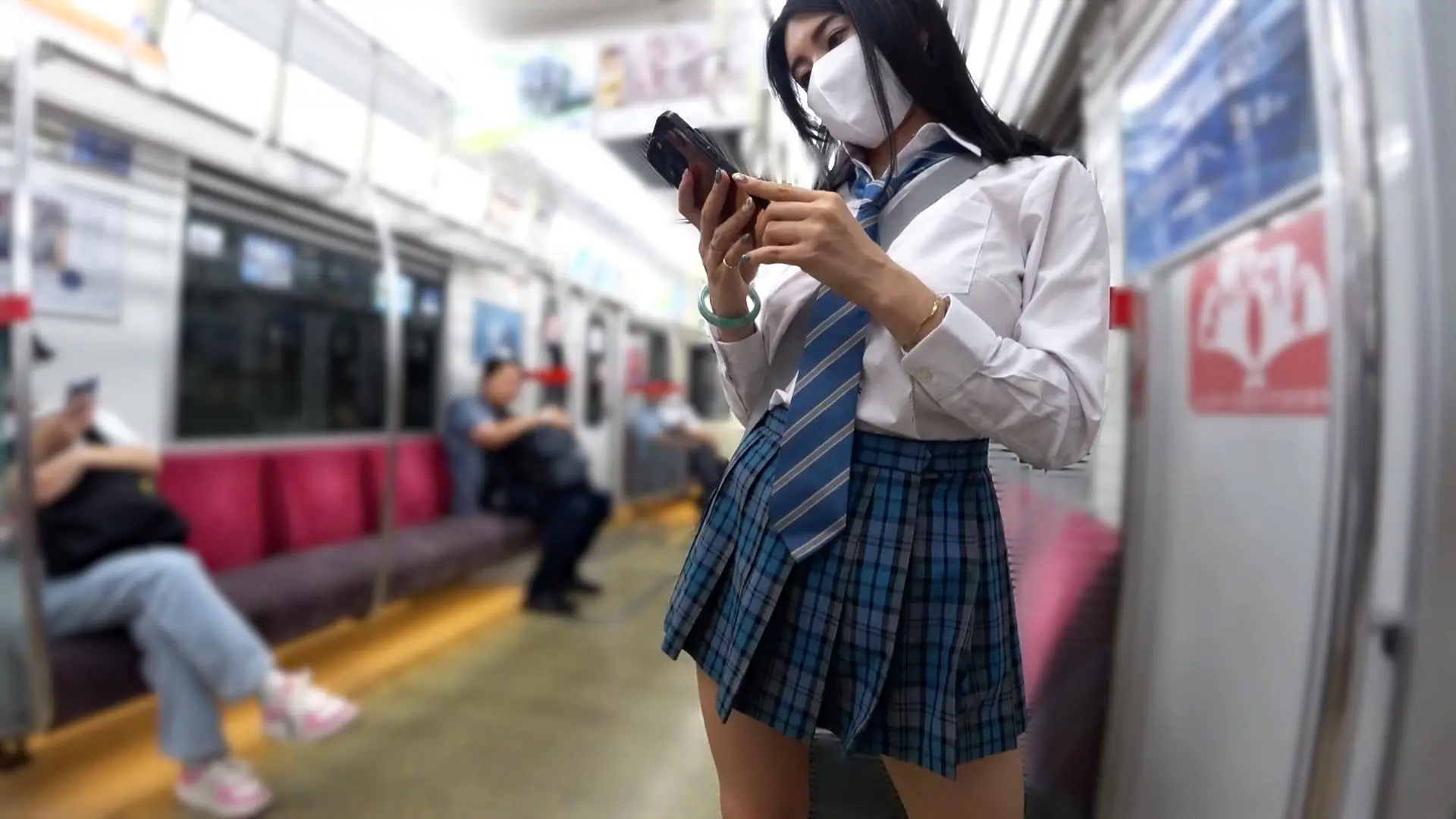 【顔出し】食い込みTバックのド変態チェちゃん♪デカ尻のケツ穴くぱぁ連発のシコ度MAXの挑発系パンチラ【後編】