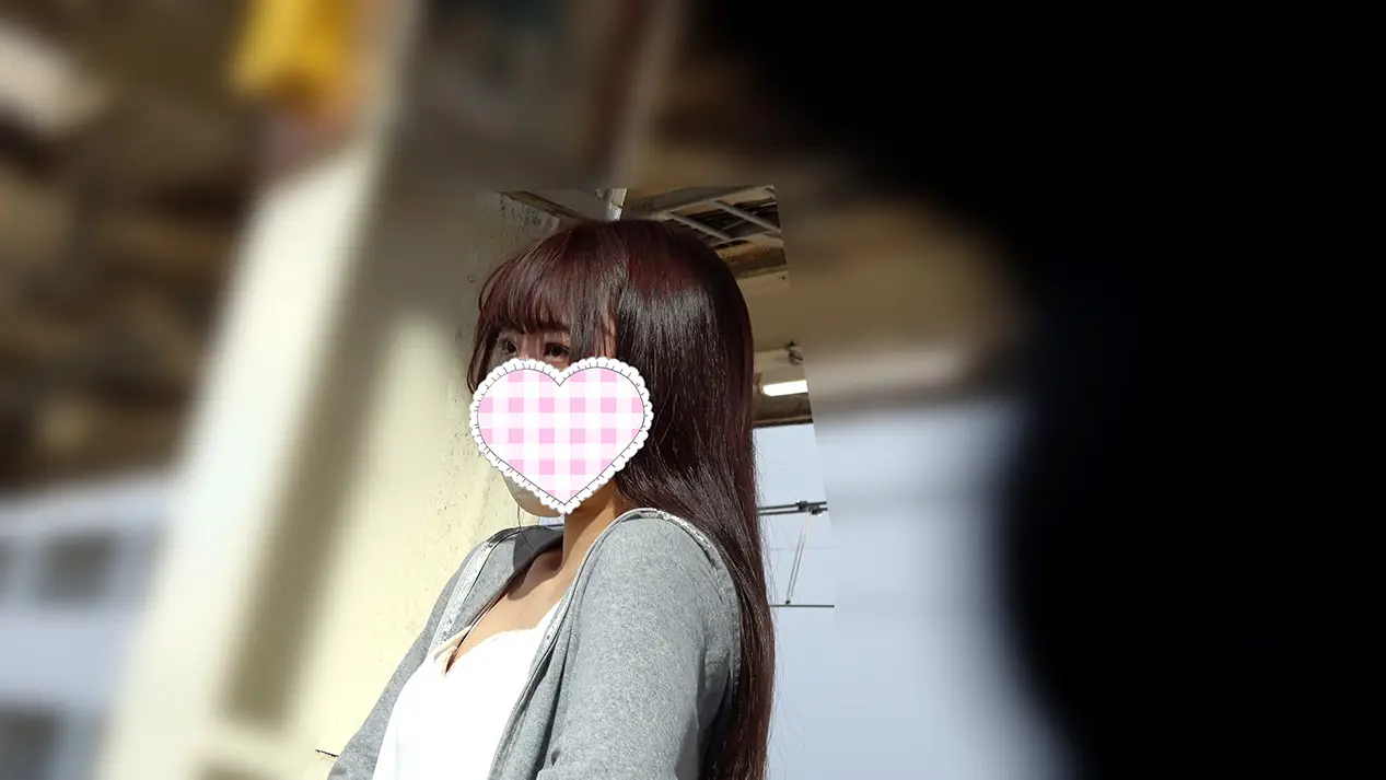 3年半ぶりの電車内胸ちら！上から覗く、美人さんの乳首丸見え胸ちら。