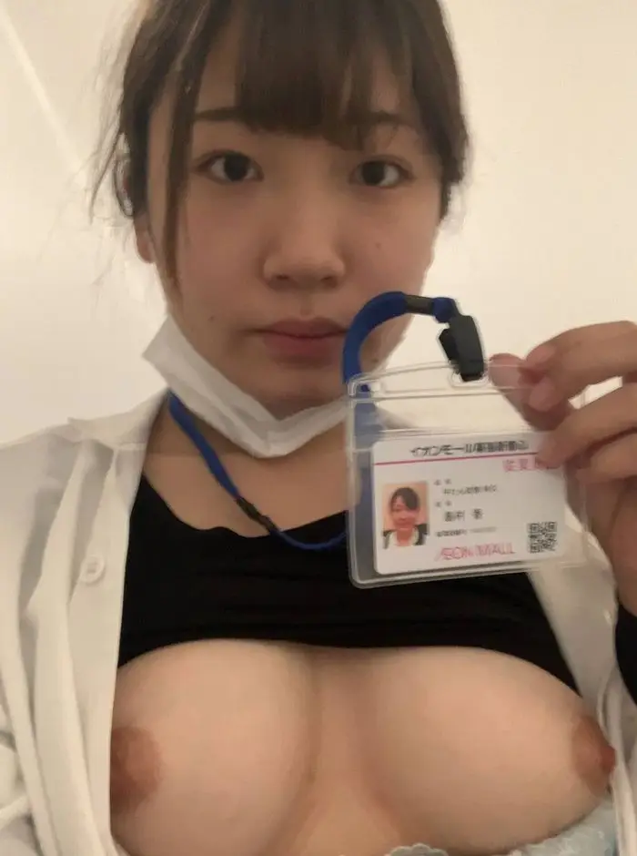プレビュー画像:アナルをいじる訳あり変態さん