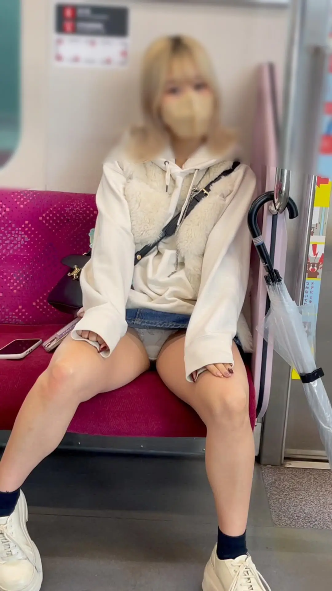 JD盗撮日記58　久しぶりの登場！！派手髪の激カワミニスカJDを電車内で盗撮【※完全主観30分超撮影】