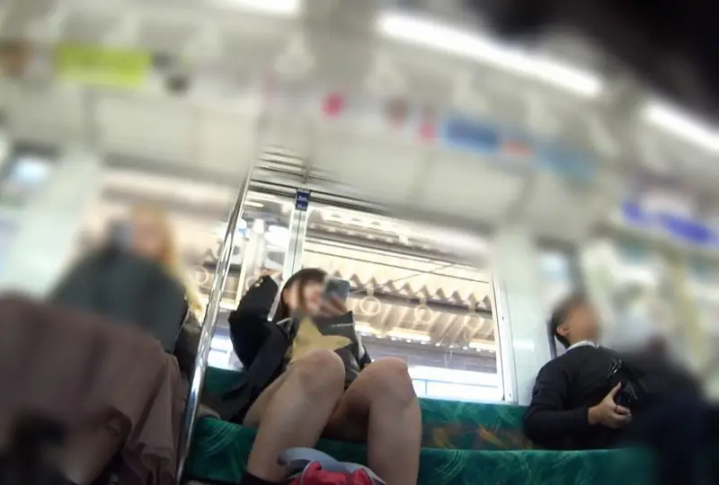 制服女子のパンチラ55　思わずスマホを突っ込みたくなる激ミニJK編 画像 1