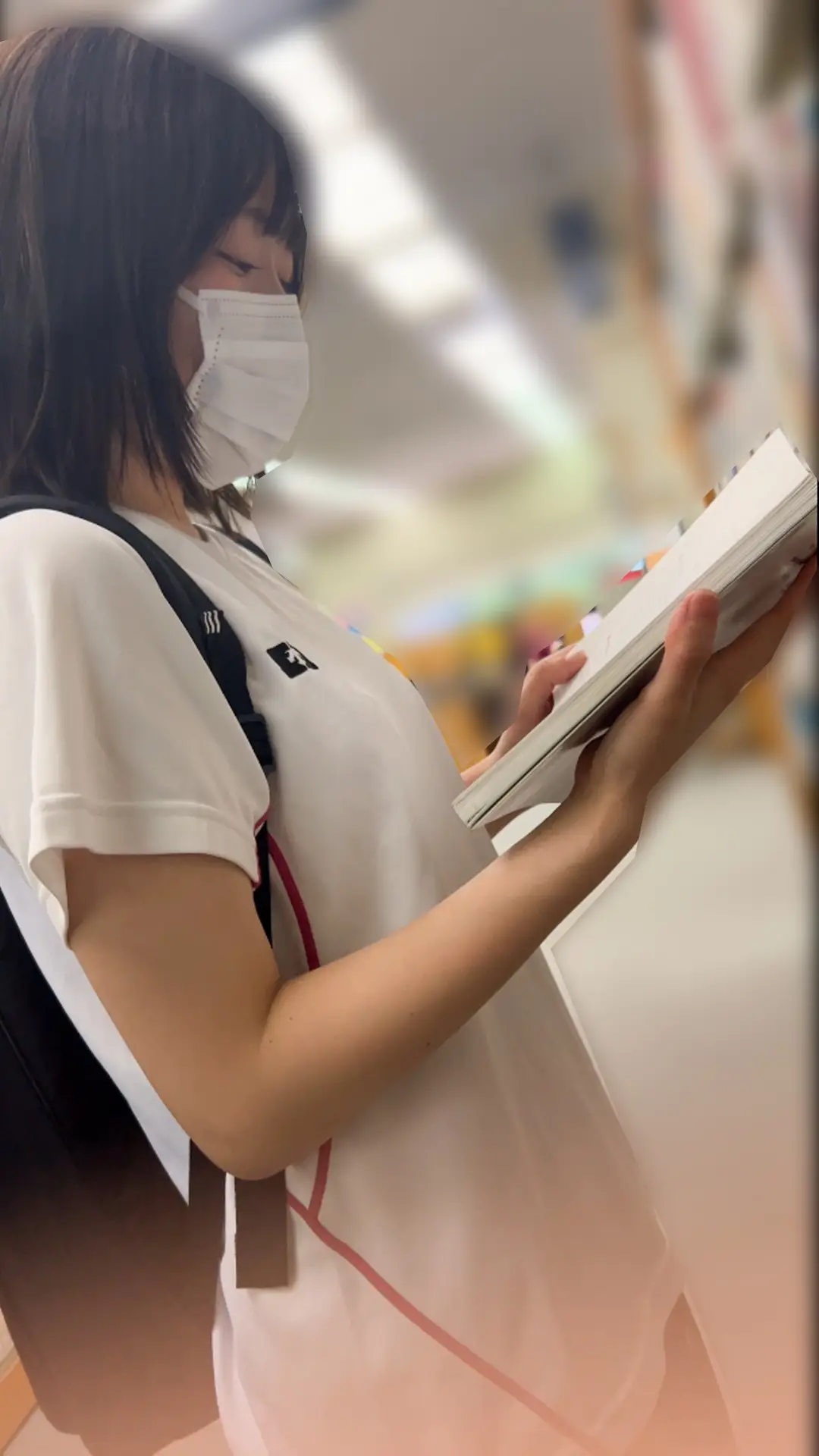 医科大優等生の美乳おっぱいを図書館で直揉み！【おっぱいお触り】