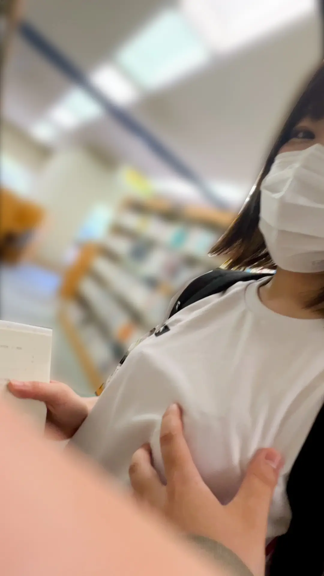 医科大優等生の美乳おっぱいを図書館で直揉み！【おっぱいお触り】