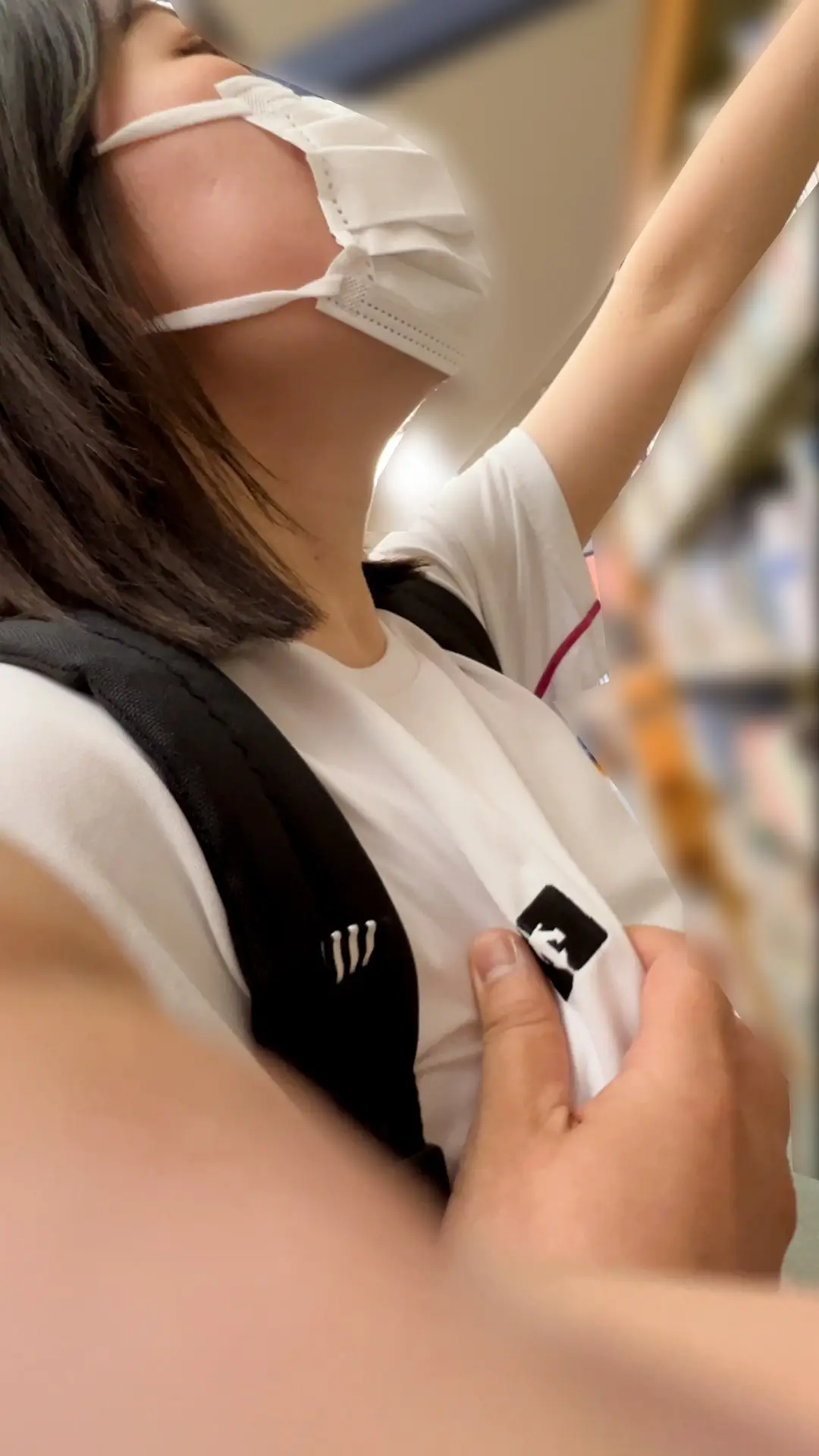 医科大優等生の美乳おっぱいを図書館で直揉み！【おっぱいお触り】