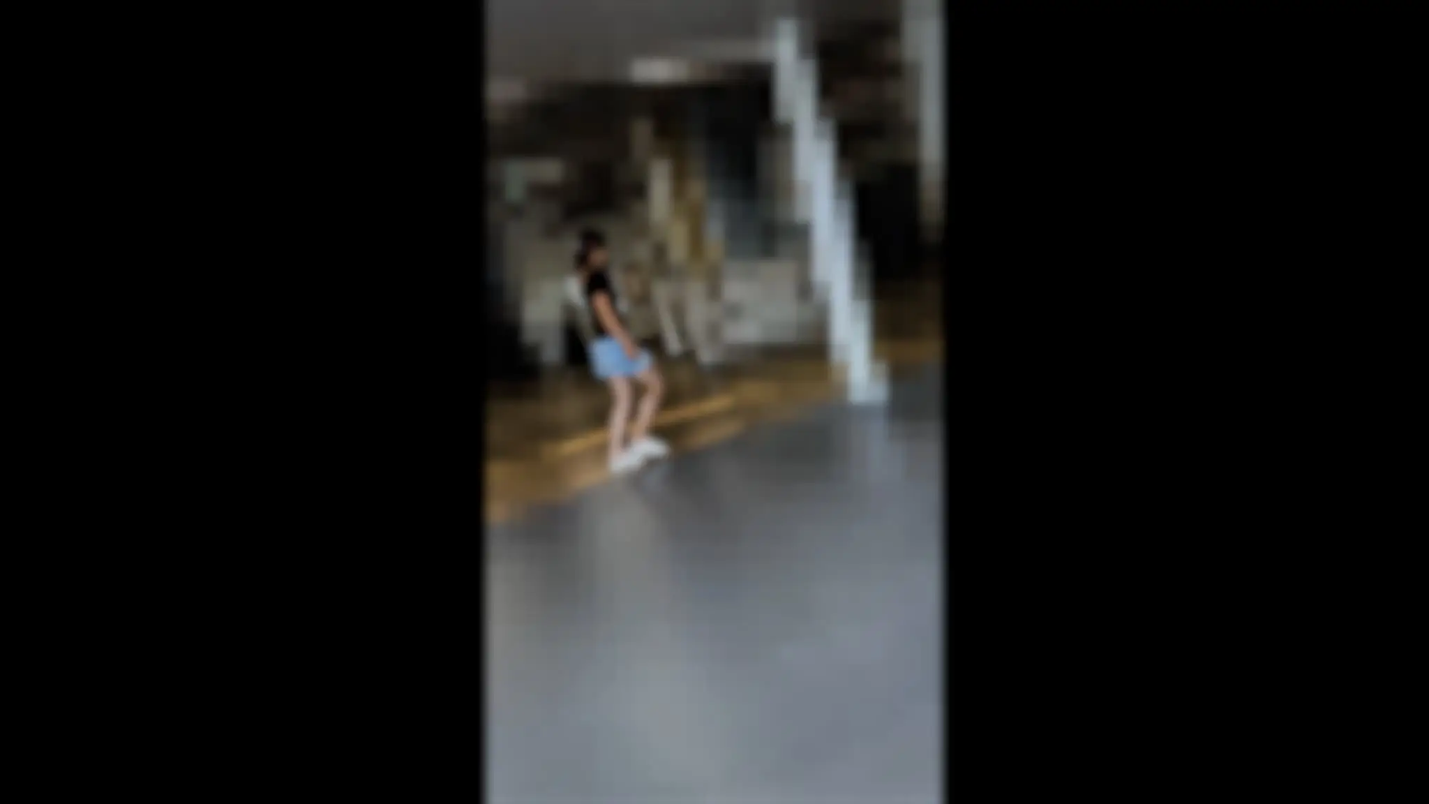 ［OK窃触/尻有］セックスレス全身性感帯熟女妻。人目もはばからず多め大きめ強めの大喘ぎ。