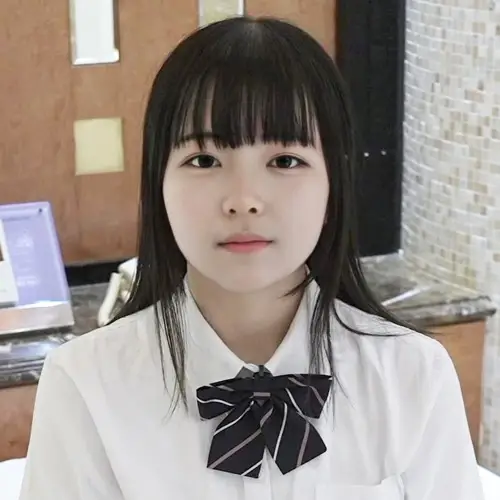 プレビュー画像：感度高めのフレッシュ18才ももちゃんと生外【4K/30p/20Mbps】