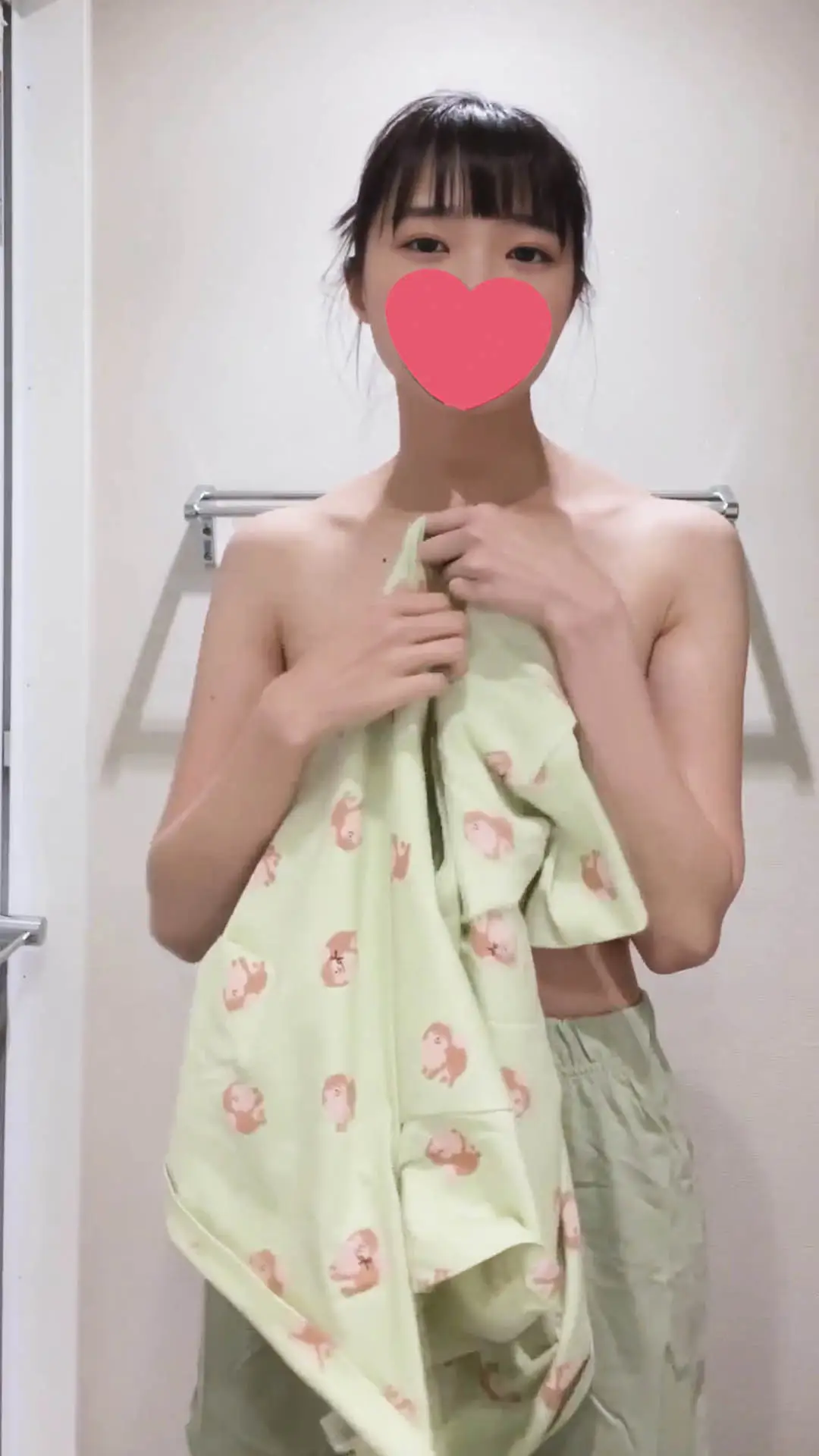 【痙攣オナニー】「加○美○」スレンダー美少女が実家風呂で隠れてオナニー