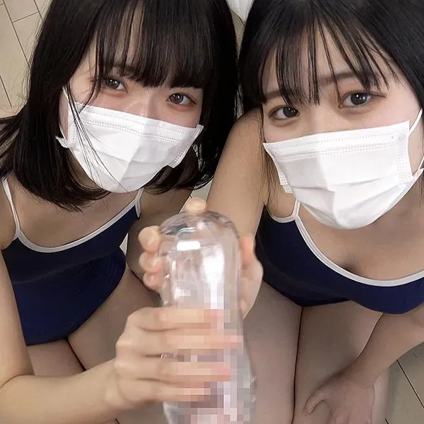 プレビュー画像：現役18才まりなちゃん＆ららちゃん！制服グラビアのつもりがスク水オナホでツインシュート！？