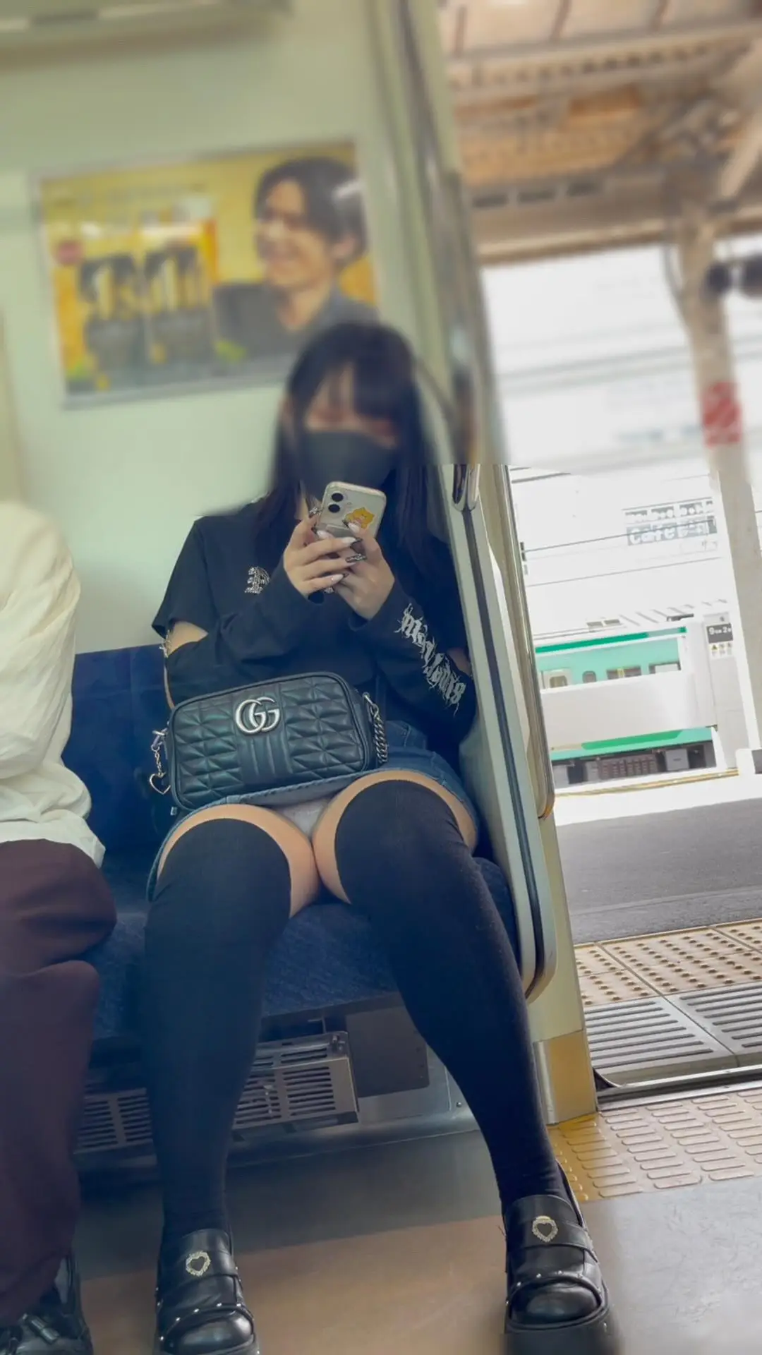 JD盗撮日記50　初登場！！地雷系の激カワミニスカデニムJDを電車内で盗撮【※完全主観35分超撮影】