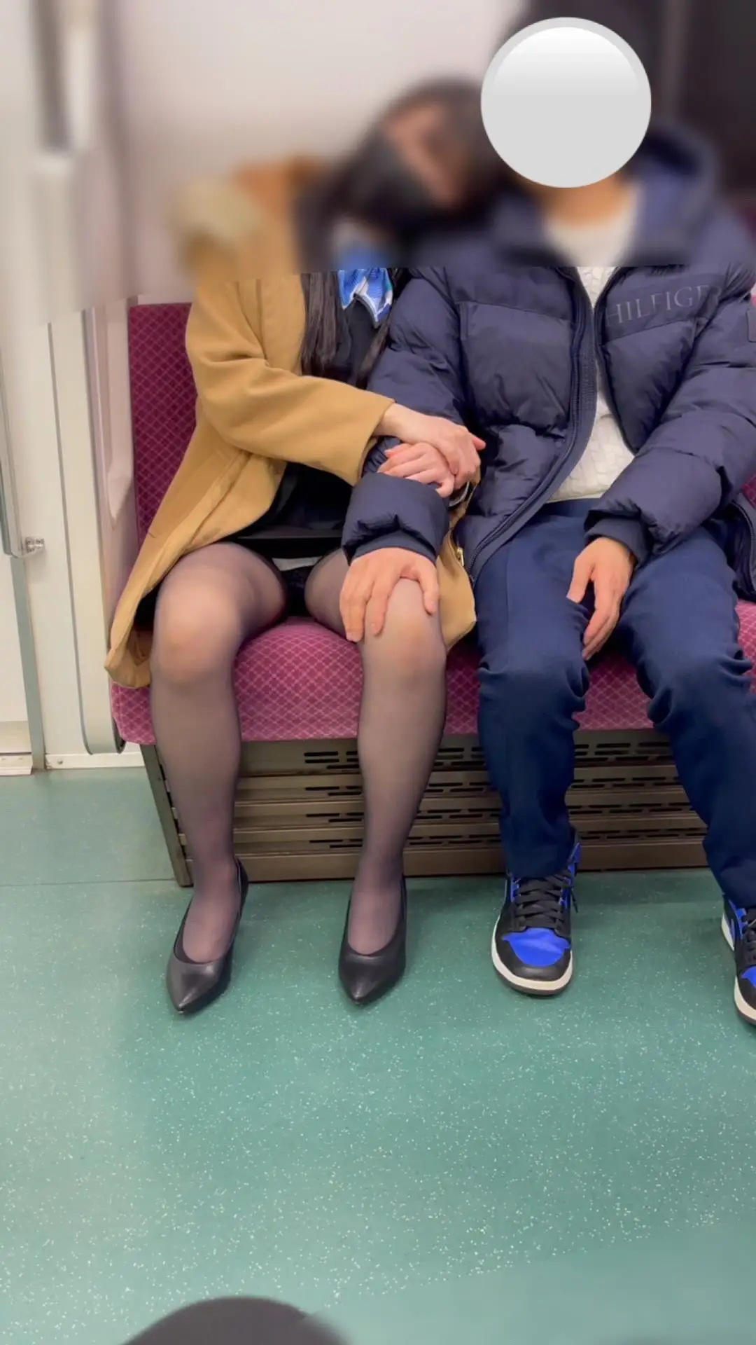 OL盗撮日記20　続・年上の彼氏と電車内で過激にイチャイチャ！？激カワ清楚系OLを電車内で盗撮【完全主観23分超撮影