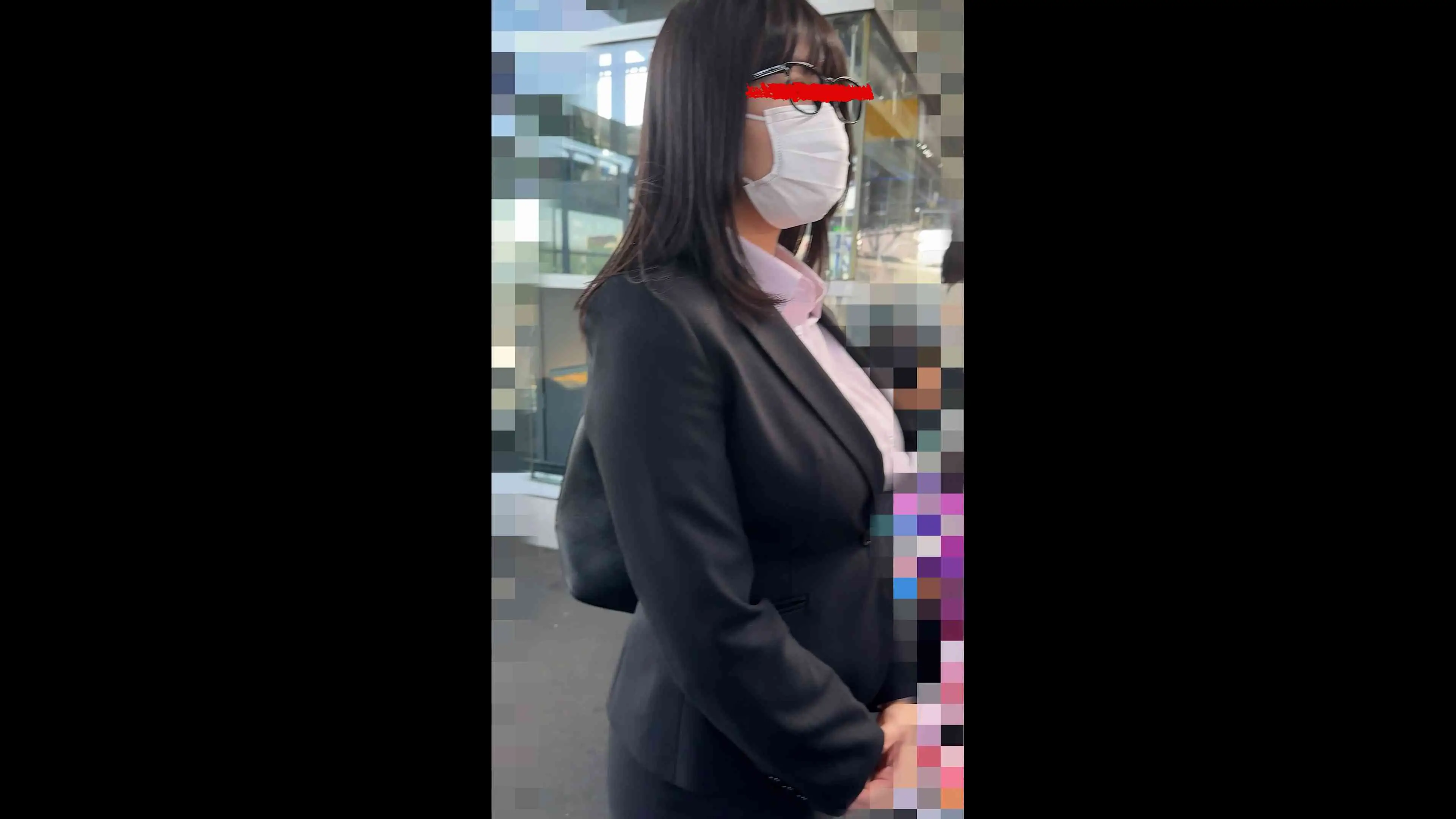 [乗車記録167/謹賀新年]鉄壁の陥落...眼鏡スーツの爆乳OL。通勤ラッシュに沈む理知的な横顔と、露わになる爆乳の存在感。