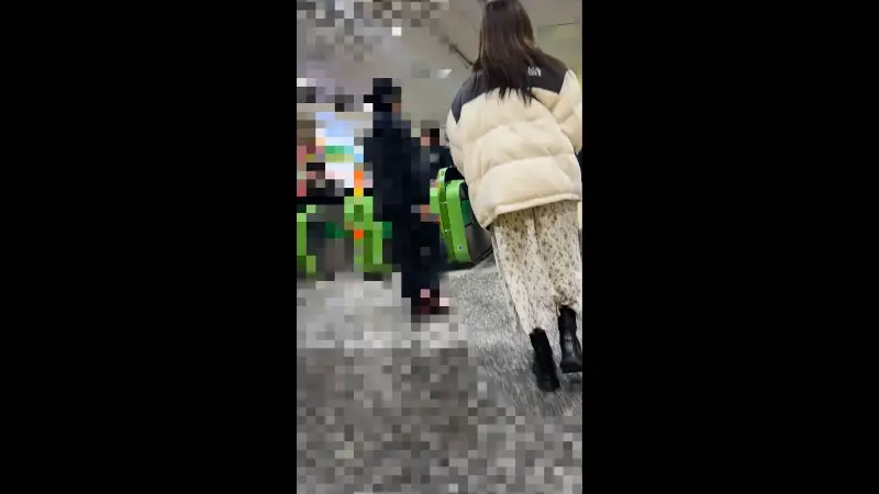 [乗車記録162/SS美女]白ダウンに花柄ワンピースの20代Tバック女。デリケートゾーン擦り付け射精...