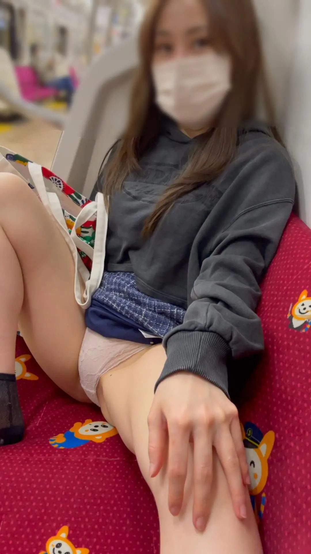 JD盗撮日記49　初登場でかなりの露出狂！？オデコ出しの激カワグラビア体型JDを電車内で盗撮【※完全主観34分超撮影】