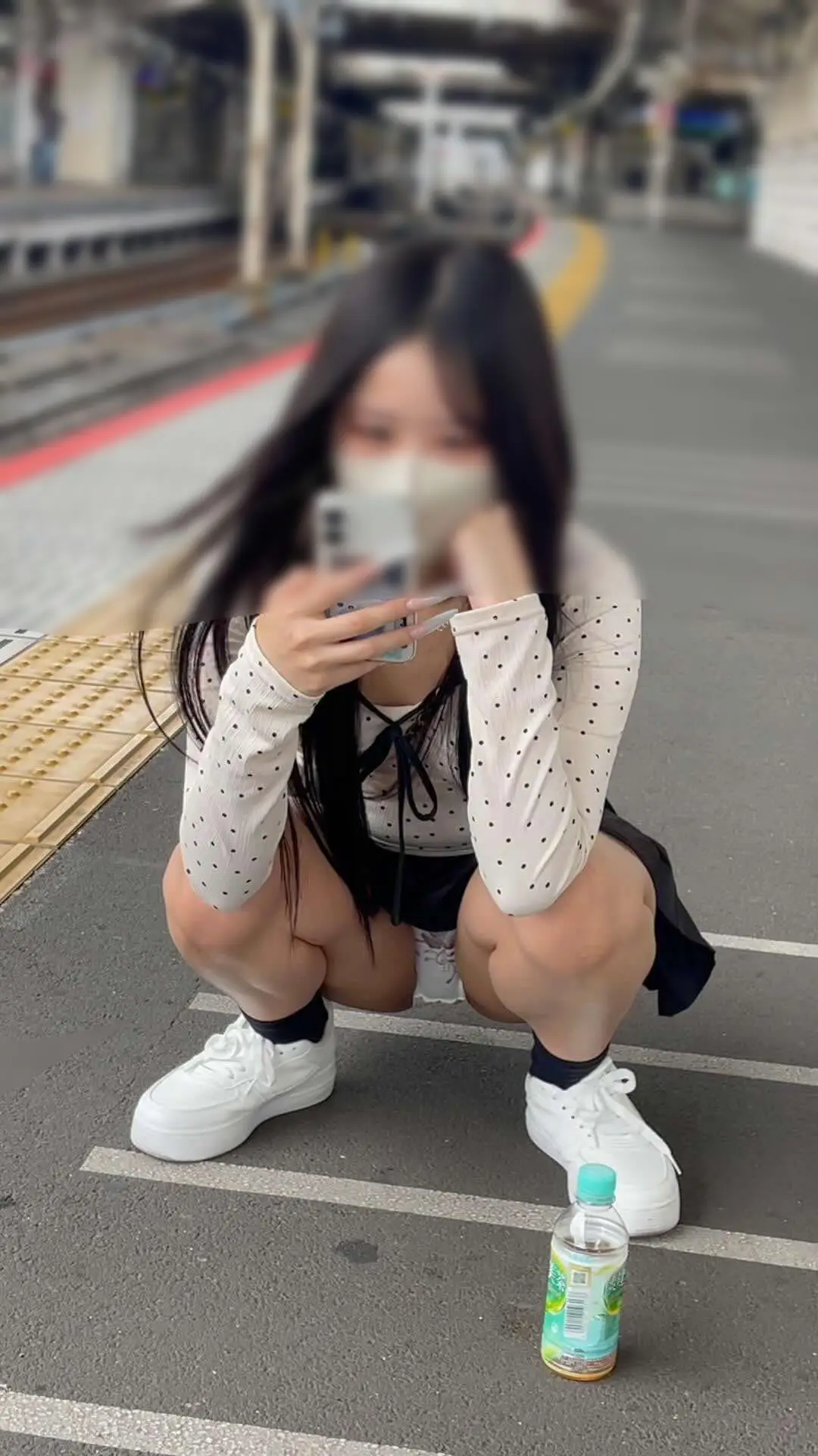 JD盗撮日記93 初登場!!スカート短すぎて下からおパンツが丸みえ!!激カワ美脚JDを電車内で盗撮【完全主観40分超撮影】