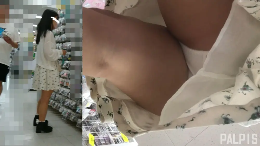 何度もめくって丸出しでパシャリ 画像 1