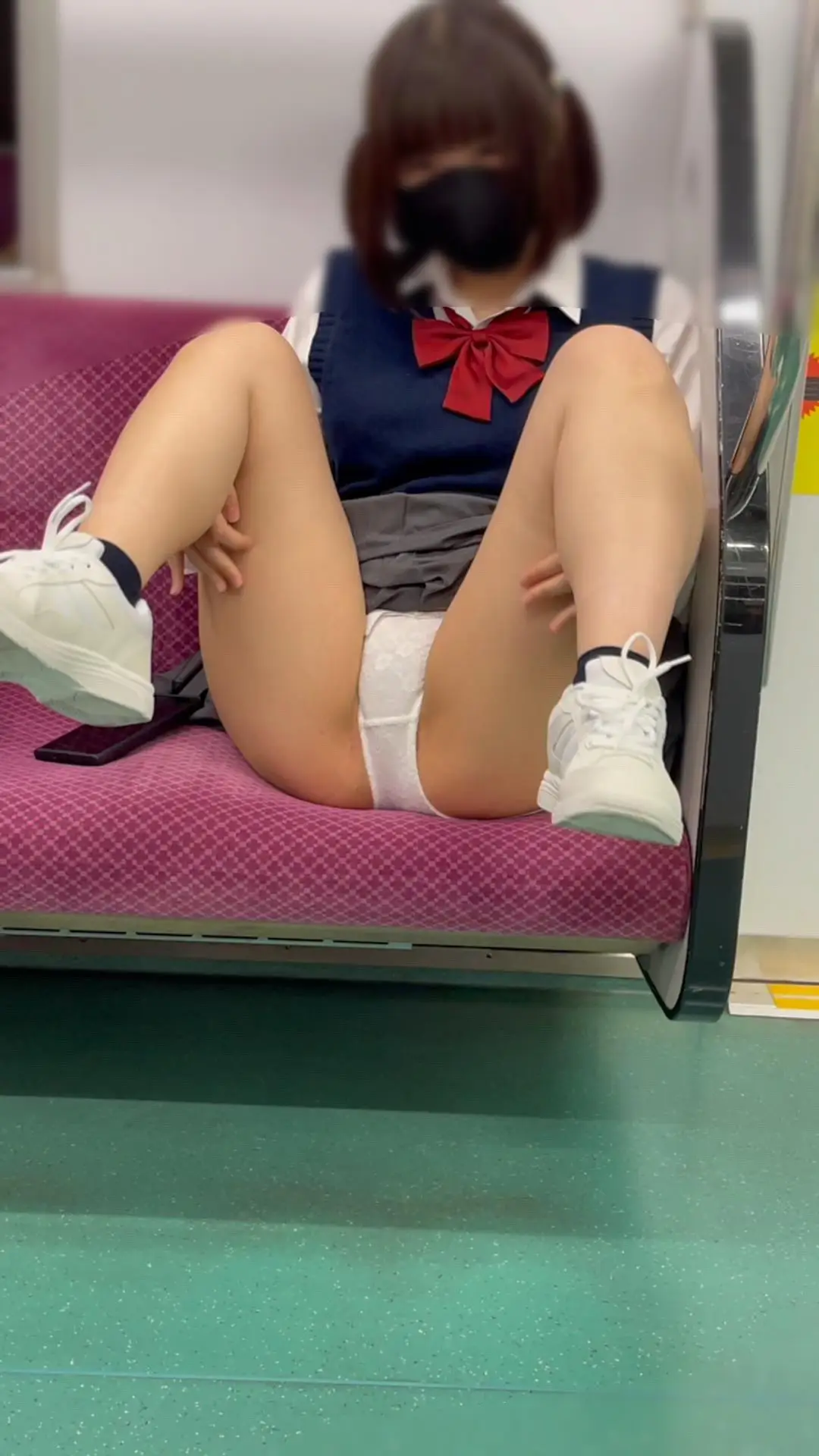 JK盗撮日記200　祝200本記念は、最強のあ○ちゃんしかいない！！超大人気激カワ童顔JKを電車内で盗撮【※完全主観32分超撮影