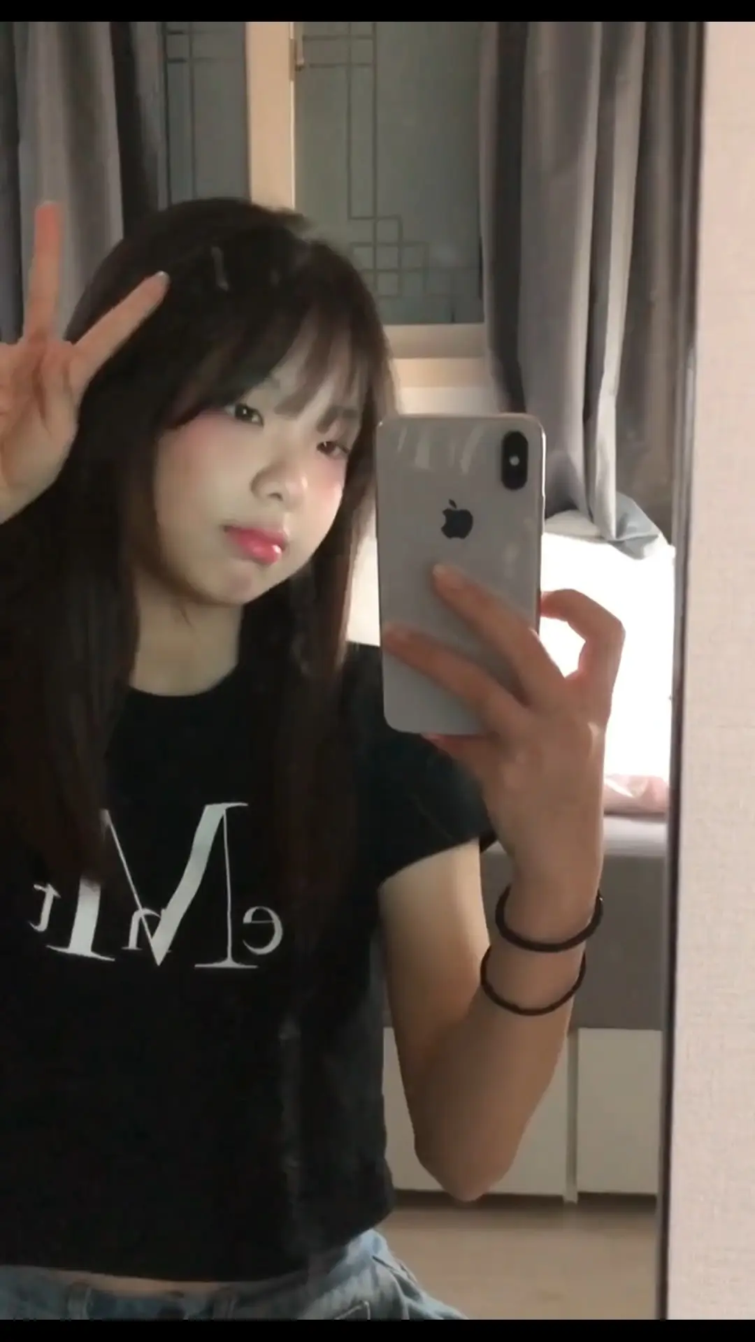 自撮りでピンクのおっぱいを撮るフットフットフレンド