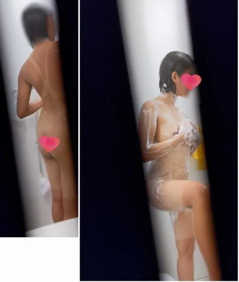 プレビュー画像：民家風呂激写！水着跡がエロイ！褐色美女とその母（姉？）可愛くてどっちかわからないｗ